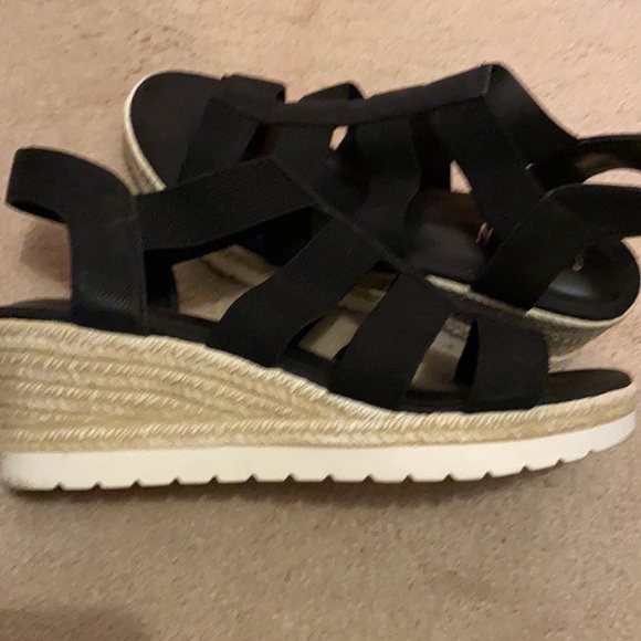 Strappy Black comfort wedges - Picture 2 of 3